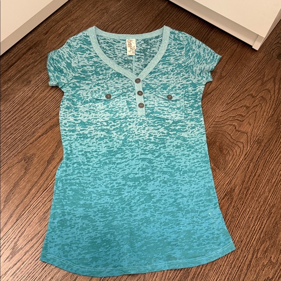 Aventura Shirt Size XS - Picture 5 of 7